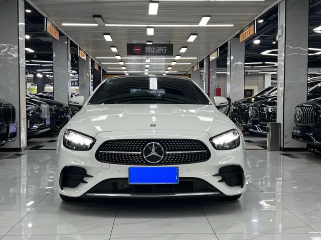 Mercedes-Benz E-Class — Фото автомобиля 2