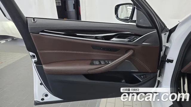 BMW 5 Series G30 — Фото автомобиля 13