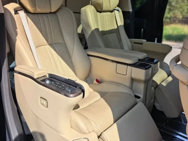 Toyota Vellfire 2021 Crown Hybrid 2.5L HV Supreme Edition — Фото автомобиля 10