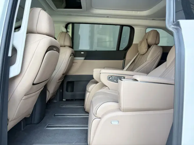 Xpeng X9 — Фото автомобиля 6