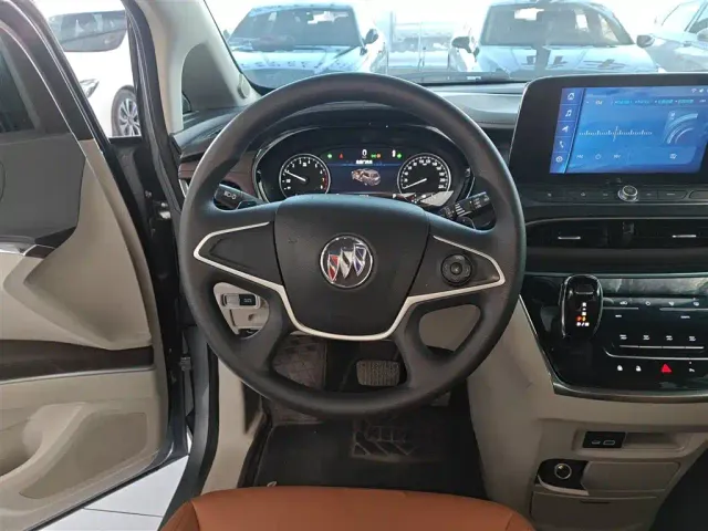 Buick GL8 — Фото автомобиля 2