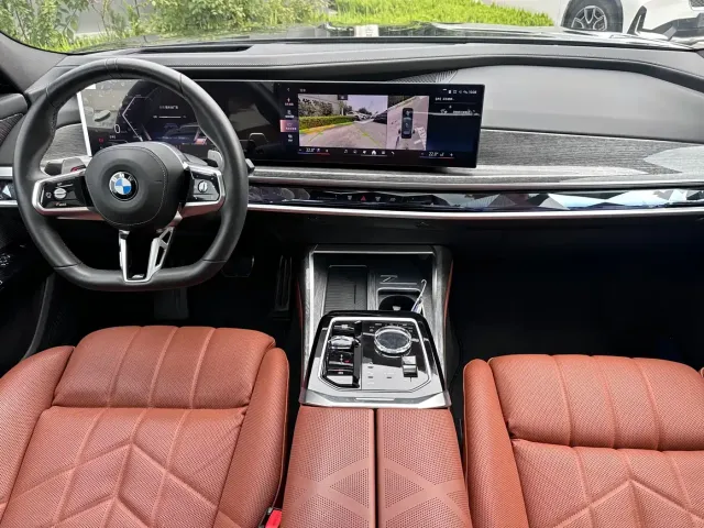 BMW 7 Series — Фото автомобиля 12