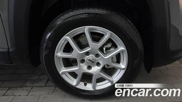 Jeep Renegade — Фото автомобиля 21