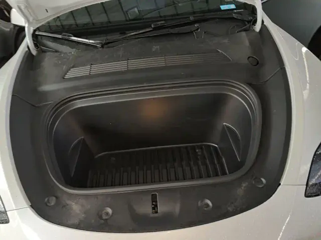 Tesla Model Y — Фото автомобиля 19