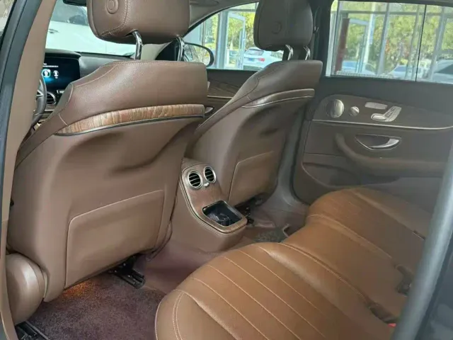 Mercedes-Benz E-Class — Фото автомобиля 6