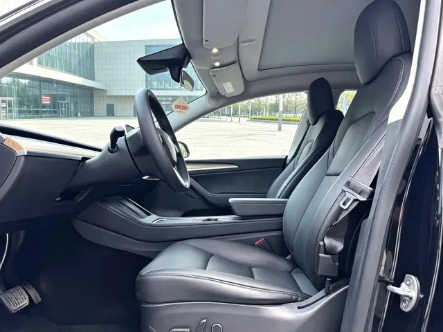 Tesla Model Y — Фото автомобиля 4