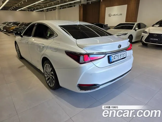 Lexus ES Generation 7 — Фото автомобиля 2