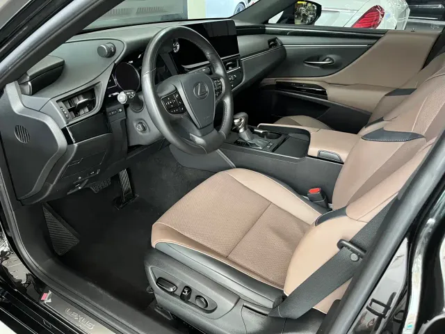 Lexus ES — Фото автомобиля 12