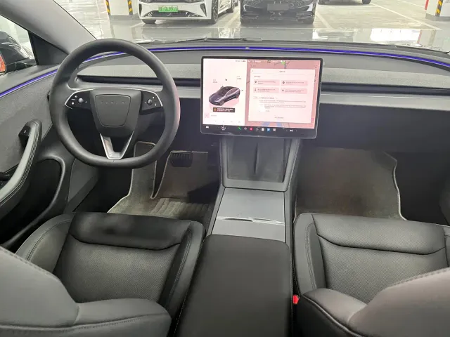 Tesla Model 3 — Фото автомобиля 10