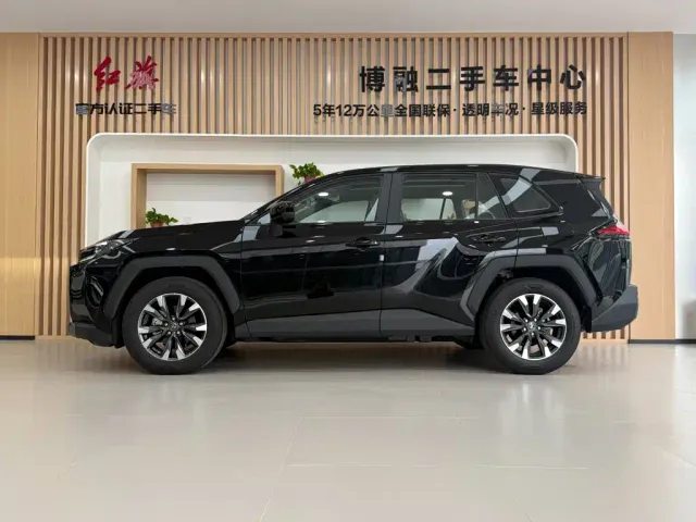 Toyota RAV4 — Фото автомобиля 2