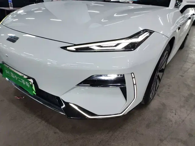 Geely Galaxy E8 — Фото автомобиля 23