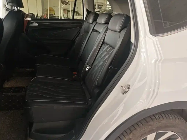 Volkswagen Tiguan L — Фото автомобиля 16