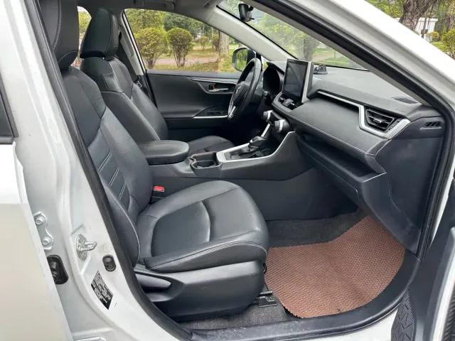 Toyota RAV4 — Фото автомобиля 12