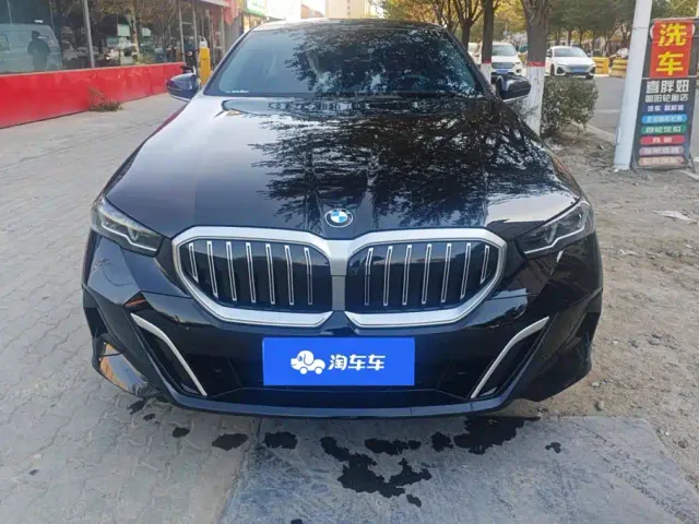 BMW 5 Series — Фото автомобиля 2