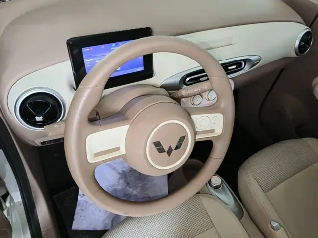 Wuling Hongguang Mini EV — Фото автомобиля 10
