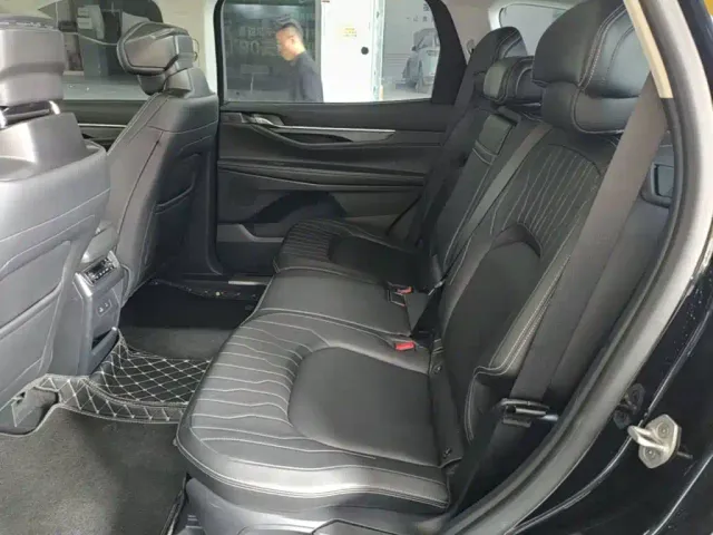 Ford Edge — Фото автомобиля 16