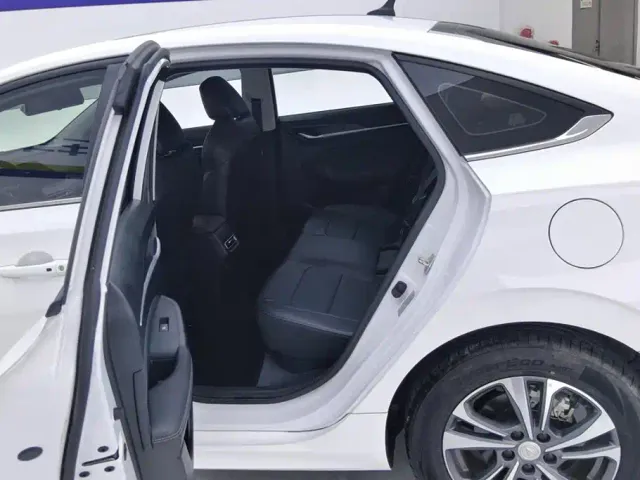 Changan Eado — Фото автомобиля 11