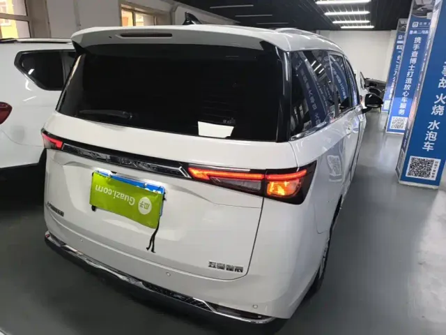 Wuling Jiachen — Фото автомобиля 7