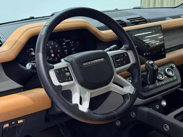 Land Rover Defender — Фото автомобиля 13