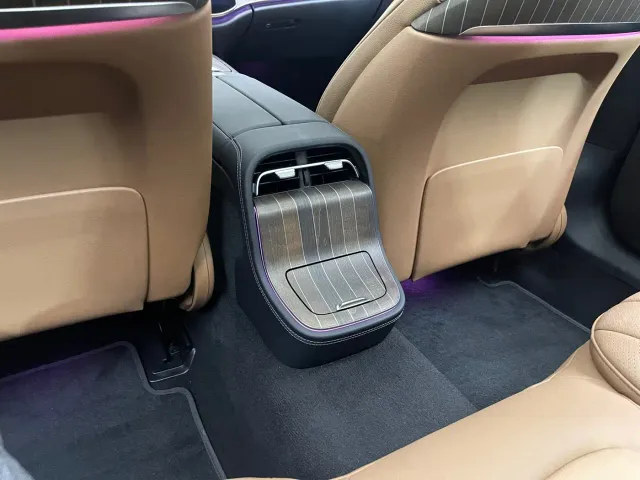 Mercedes-Benz E-Class — Фото автомобиля 22