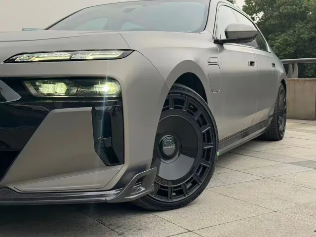 BMW i7 — Фото автомобиля 7