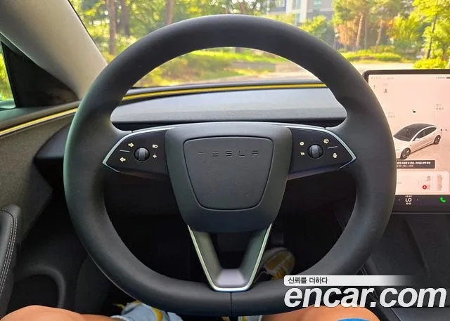 Tesla Model 3 — Фото автомобиля 12