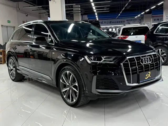 Audi Q7 — Фото автомобиля 3