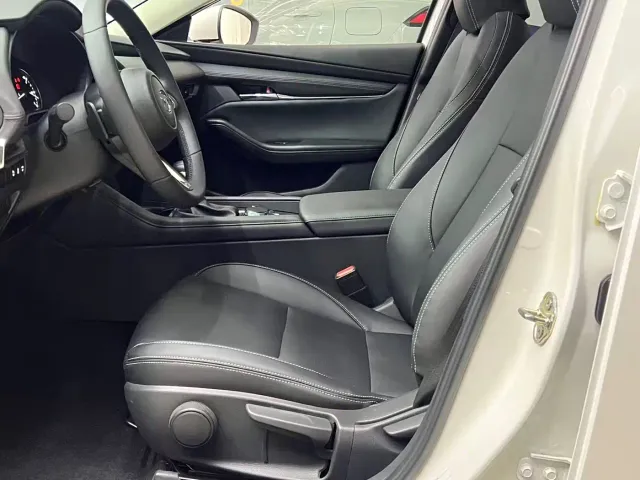 Mazda Axela — Фото автомобиля 14