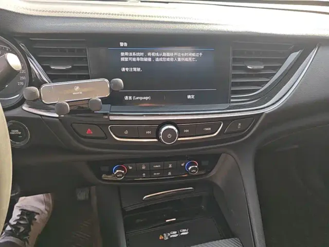 Buick Regal — Фото автомобиля 12
