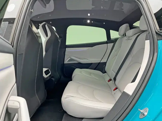 Xiaomi SU7 — Фото автомобиля 16
