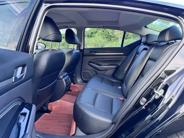 Nissan Teana — Фото автомобиля 9