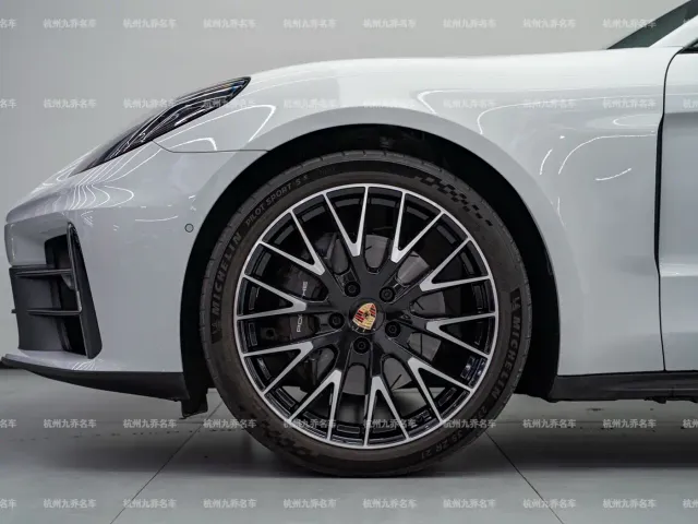 Porsche Panamera — Фото автомобиля 9