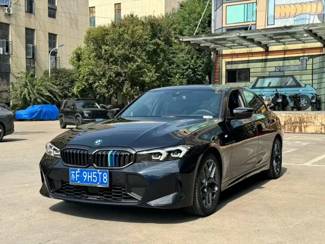 Фотография автомобиля — BMW 3 Series