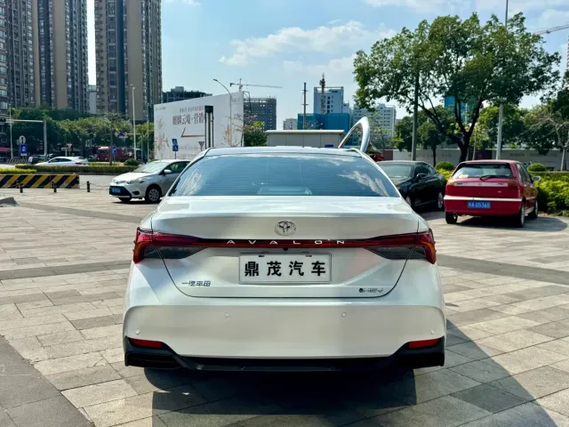 Toyota Avalon — Фото автомобиля 5