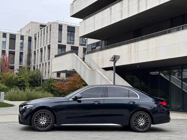 Mercedes-Benz C-Class — Фото автомобиля 3