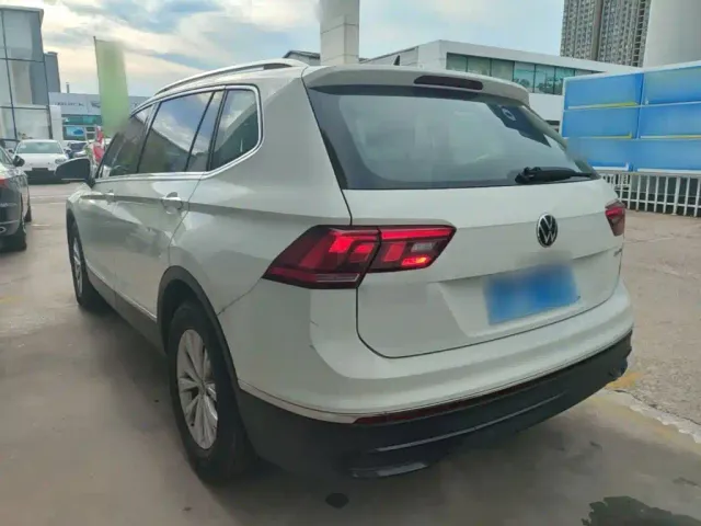 Volkswagen Tiguan L — Фото автомобиля 4
