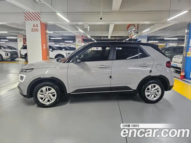 Hyundai Venue — Фото автомобиля 3