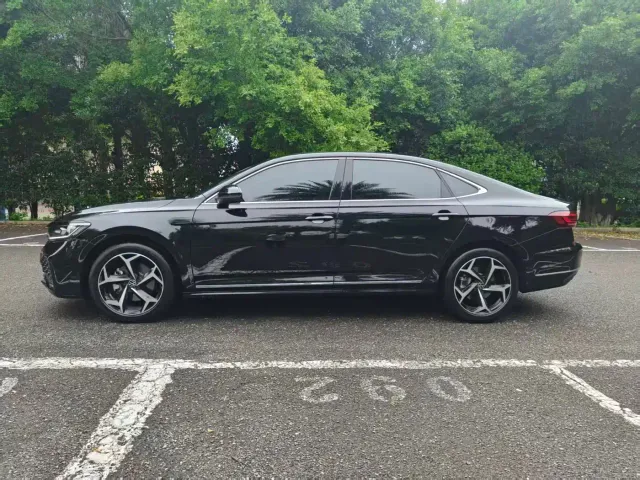 Volkswagen Passat — Фото автомобиля 11