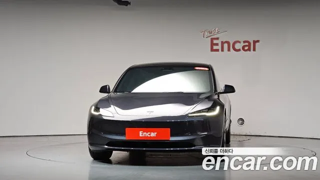 Tesla Model 3 — Фото автомобиля 3