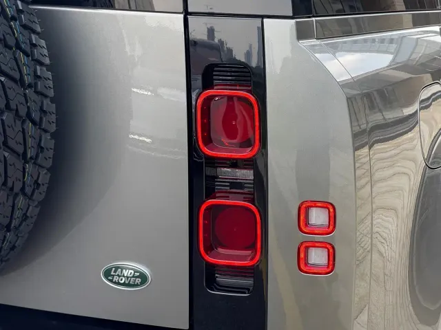 Land Rover Defender — Фото автомобиля 29