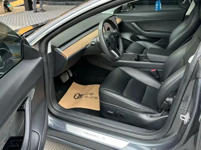Tesla Model 3 — Фото автомобиля 8