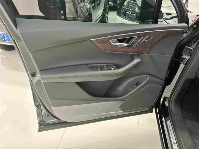Audi Q7 — Фото автомобиля 6
