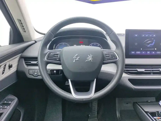 Hongqi E-QM5 — Фото автомобиля 15
