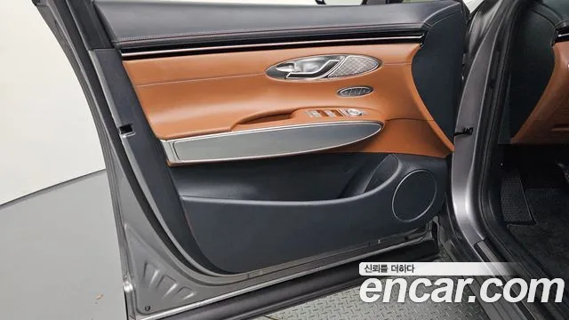Genesis GV70 — Фото автомобиля 24