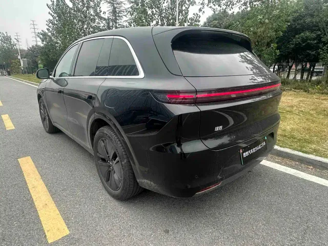 Li Auto L6 — Фото автомобиля 9