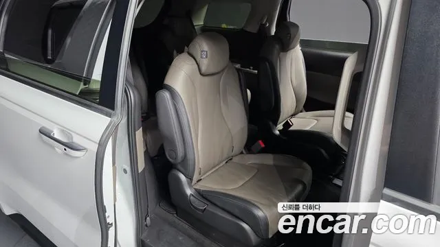 Kia Carnival Generation 4 — Фото автомобиля 17