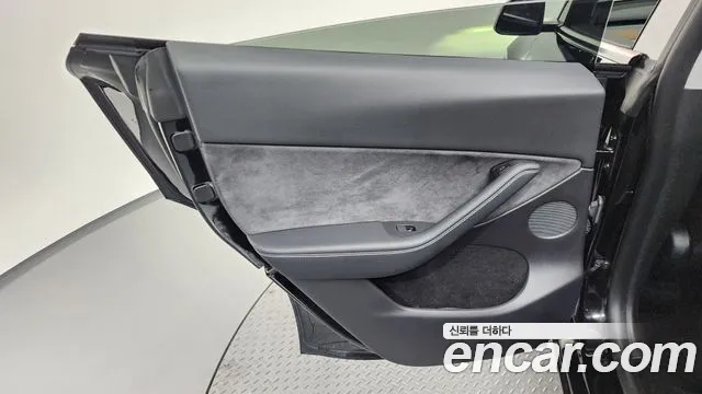 Tesla Model Y — Фото автомобиля 14