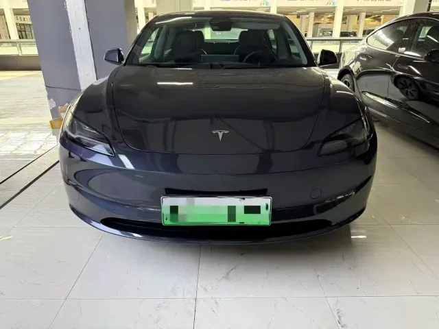 Tesla Model 3 — Фото автомобиля 2