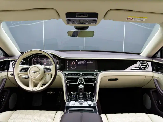 Bentley Flying Spur — Фото автомобиля 16