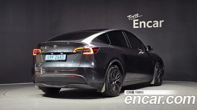 Tesla Model Y — Фото автомобиля 2